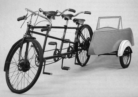 Alworth Triplet mit Watson Seitenwagen für den Transport von Kindern (um 1935)